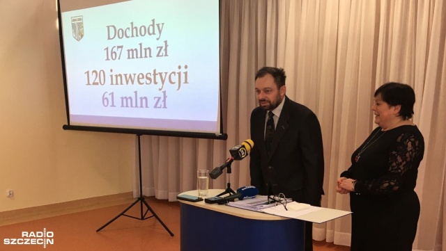 Pełnomocnik marszałka województwa będzie jednocześnie zastępcą wójta w gminie Dobra. Rafała Zahorskiego przedstawiła dziennikarzom na konferencji prasowej wójt Teresa Dera.