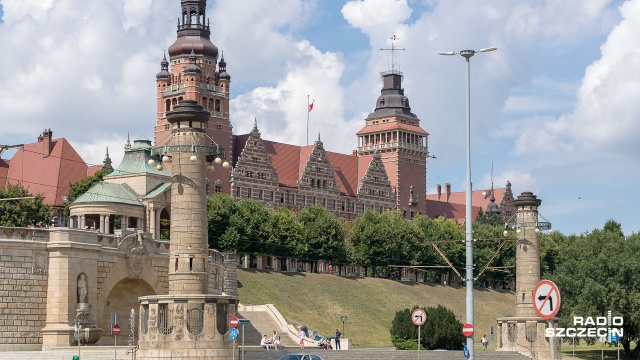 Wojewoda zachodniopomorski Tomasz Hinc na wniosek samorządowców z Polic i Łobza przekazał gminom nieruchomości stanowiące własność Skarbu Państwa.