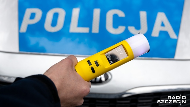 Pijaną kobietę, która spowodowała stłuczkę zatrzymała szczecińska policjantka.