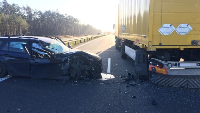 Jedna osoba została ranna w wyniku zderzenia ciężarówki z samochodem osobowym. Do wypadku doszło na drodze krajowej nr 3 na wysokości miejscowości Rurzyca.