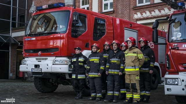 W piątek dziewięć samochodów ratowniczo-gaśniczych trafiło do strażaków zawodowych i jednostek ochotniczych naszego województwa.