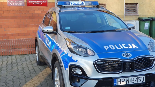 Policjanci z Rewala otrzymali nowy samochód KIA Sportage. Auto kosztowało 113 tysięcy złotych.