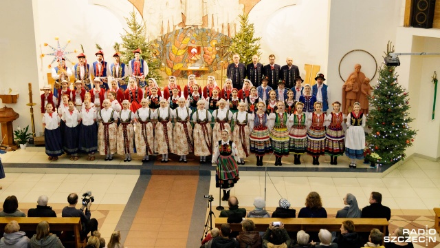 Zespół Pieśni i Tańca Szczecinianie wystąpił w Kaplicy Szkół Salezjańskich przy ul. Ku Słońcu w Szczecinie.