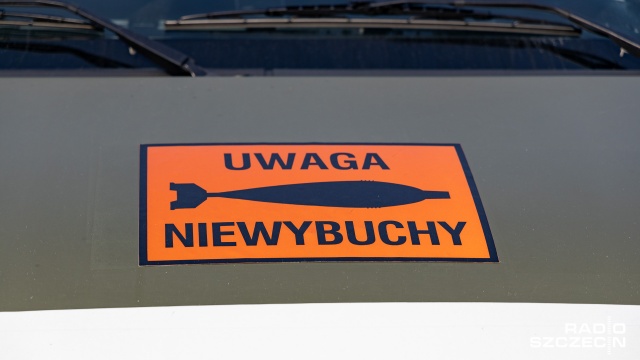 Szczecińscy saperzy rozpoczną około godziny 11 wydobywanie bomby znajdującej się na terenie Grupy Azoty Police. Półtonowy niewybuch z okresu II Wojny Światowej odkryto we wtorek w trakcie prac ziemnych prowadzonych przy budowie fabryki polimerów.