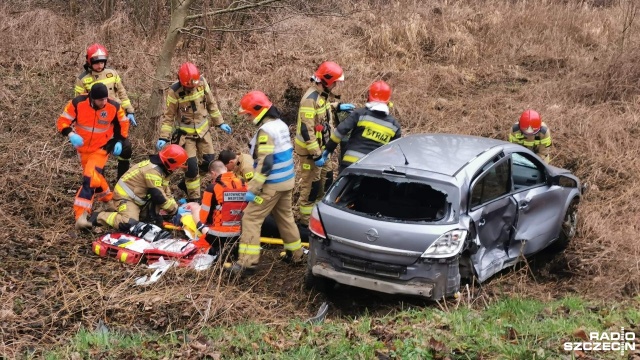Wypadek na drodze krajowej nr 11 na wysokości kołobrzeskiego osiedla Podczele. Do zdarzenia doszło przed godziną 16.