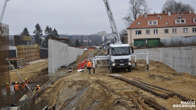 Pierwsze problemy związane z wypływającą wodą, w miejscu gdzie budowany jest Węzeł Łękno, pojawiły się już w październiku ubiegłego roku.