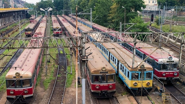 Chodzi o trzy zespoły trakcyjne zmodernizowane w latach 2013-2014. Jako pierwsze wycofane zostaną unowocześnione pociągi EN57AL - zastąpiły je Impulsy.