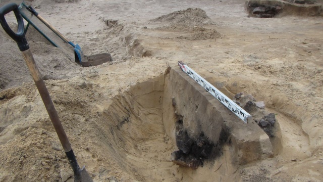 Obozowisko sprzed 8 tysięcy lat odkryto w Mierzynie przy ul. Lubieszyńskiej podczas badań archeologicznych. Obiekty tego typu zaliczane są do tzw. kultury maglemoskiej.
