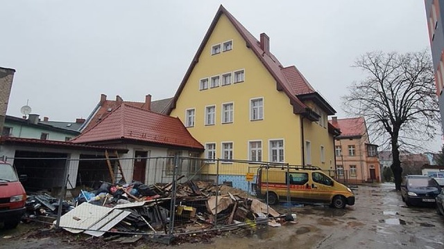 W Wałczu powstają pierwsze mieszkania chronione w nowej placówce Caritas. W Rodzinnej Kamienicy schronienie znajdą cztery samotne kobiety z dziećmi.