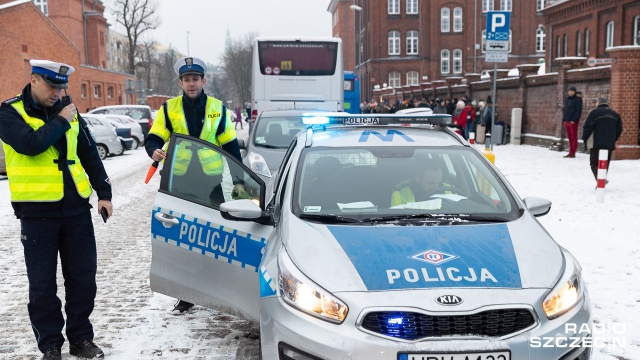 Dzieci i młodzież wyjechały już na zimowe ferie. W Szczecinie policjanci przyjęli tyko siedem zgłoszeń do sprawdzenia autokarów, które wiozły je na wypoczynek. Wszystkie były sprawne.