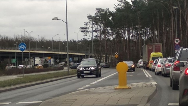 Spore kłopoty z przejazdem czekają na kierowców jadących z centrum w stronę Węzła Kijewo. Zakorkowane są: jezdnia wspomagająca ulicy Struga i ulica Pomorska do Ronda Łupaszki.