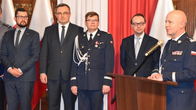 Komendant Wojewódzki Policji w Szczecinie odszedł na emeryturę - w piątek odbyło się oficjalne pożegnanie Jacka Cegieły.