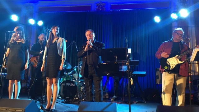 Szczecin lat 60-tych XX wieku nazywano kolebką polskiego big-bit-u. To tu swoja karierę rozwinęli Czerwono-Czarni, to stąd były Filipinki, i tu odbywał się Festiwal Młodych Talentów.