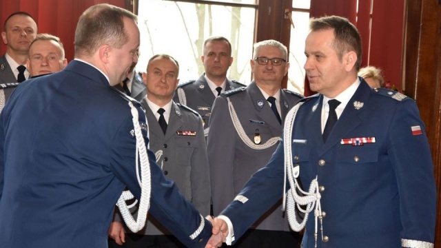 Mamy nowego Komendanta Wojewódzkiego Policji w Szczecinie. Nadinspektor Tomasz Trawiński przejął w czwartek stanowisko po młodszym inspektorze Jacku Cegiele, który przeszedł na emeryturę.