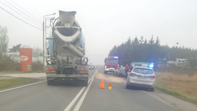 Uwaga kierowcy jadący przez Lubieszyn drogą krajową nr 10. Doszło tam do kolizji dwóch samochodów - BMW i Opla.