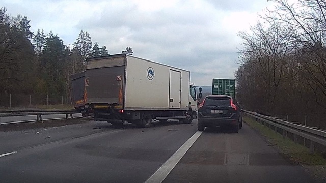 Spore utrudnienia drogowe mieli jadący autostradą A6. Między Kołbaskowem a Węzłem Kijewo były poważne kłopoty z przejazdem. Teraz nie ma już utrudnień.