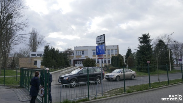 W poniedziałek uczniowie wracają na lekcje i kończy się kwarantanna. Warunek jest jednak jeden, nie może być nowego przypadku podejrzenia koronawirusa - poinformowały na konferencji prasowej władze starostwa powiatowego oraz sanepidu w Policach.