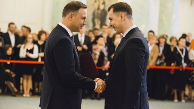 Konsultantem chorób zakaźnych na Pomorzu Zachodnim będzie profesor Miłosz Parczewski - poinformował zachodniopomorski wojewoda Tomasz Hinc.