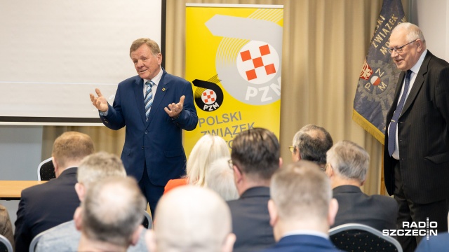 70-lecie powstania Polskiego Związek Motorowy w Szczecinie świętują jego członkowie w hotelu Vulcan. 15 osób uhonorowano odznaczeniami. Nie zabrakło żywej historii motoryzacji - pana Józefa, który za kółkiem spędził prawie całe życie.