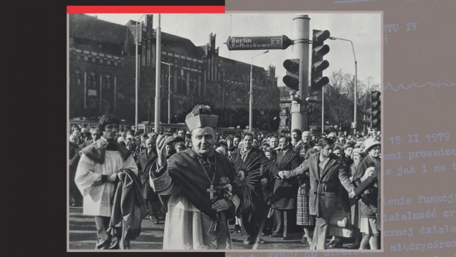 Objęcie diecezji przez biskupa Kazimierza Majdańskiego, postawa kościoła katolickiego wobec porozumień sierpniowych, wizyta Ojca Świętego w Szczecinie, czy utworzenia arcybiskupstwa. O tych wydarzeniach można przeczytać w niedawno wydanej książce Dzieje Kościoła katolickiego na Pomorzu Zachodnim, tom 4: 1979-19891990.
