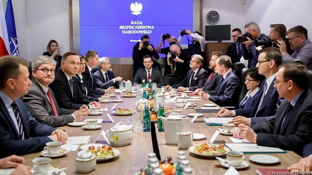 Rozpoczęło się zwołane przez prezydenta posiedzenie Rady Bezpieczeństwa Narodowego w związku z zagrożeniem spowodowanym koronawirusem.
