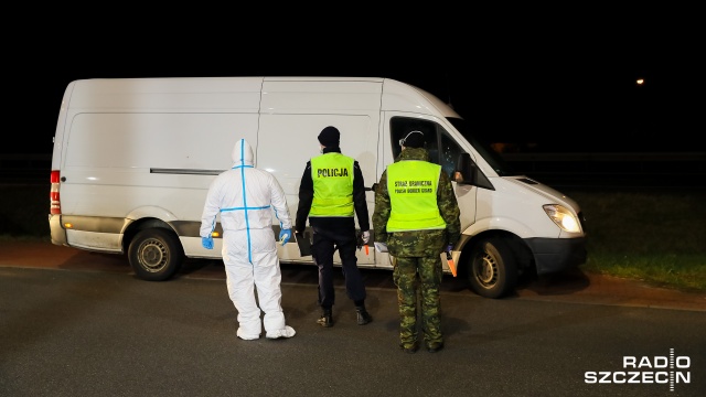 Mężczyzna z podejrzeniem koronawirusa zgłosił się na policję w Gryficach. Pomieszczenie, w którym się znajdował zostało wyłączone z użytku i jest odkażane.