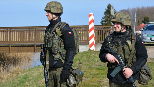 Żołnierze 8. Koszalińskiego Pułku Przeciwlotniczego rozpoczynają od wtorku patrolowanie polsko-niemieckiej granicy.