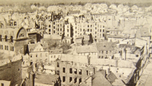 18 marca 1945 roku polscy żołnierze z 1 Armii Wojska Polskiego pod dowództwem generała Stanisława Popławskiego, po długich i ciężkich walkach zajęli Kołobrzeg.
