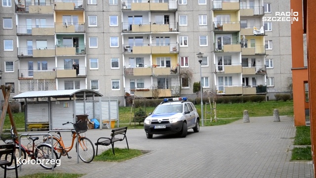 Radiowozy z mundurowymi apelującymi o pozostanie w domach wyjechały na ulice Kołobrzegu.