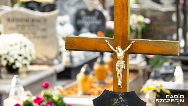 Spore zmiany na szczecińskich cmentarzach. Przez koronawirusa, całkowicie zmienia się sposób odprawiania uroczystości pogrzebowych.