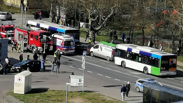 Karambol na ulicy Witkiewicza w pobliżu skrzyżowania z Derdowskiego Szczecinie.