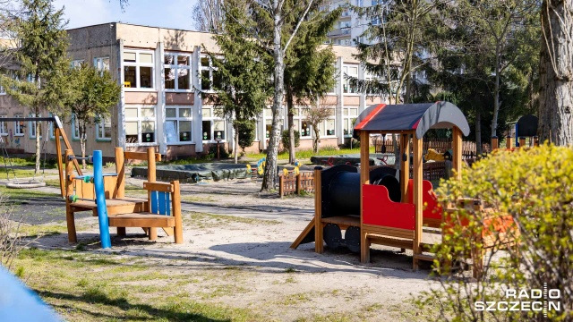 Środa była pierwszym dniem obowiązywania zaostrzonych rygorów stanu epidemicznego. Praktyczny zakaz wychodzenia z domów, ograniczenie pasażerów w komunikacji miejskiej. Zakazy, zakazy, zakazy...