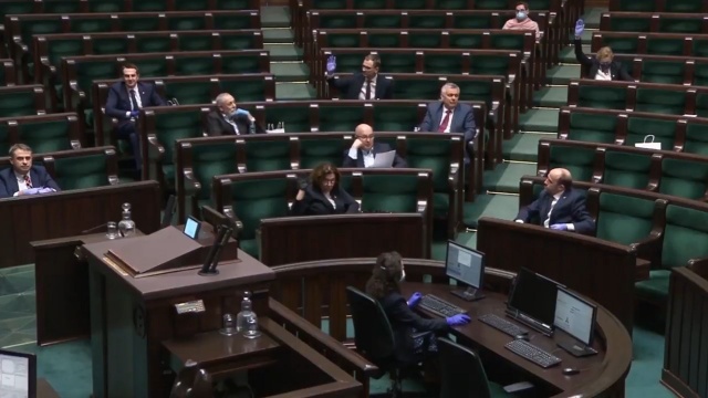 Część z polityków z kłamstwa uczyniło oręż do skutecznej walki politycznej - tak wypowiedz posła Sławomira Nitrasa komentuje dr Piotr Chrobak, politolog z Uniwersytetu Szczecińskiego.