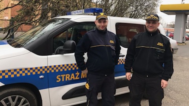 Stargardzcy strażnicy miejscy uratowali starszego mężczyznę.