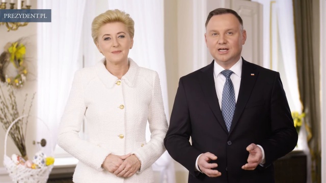 Para prezydencka - Andrzej Duda i Agata Kornhauser-Duda, korzystając z mediów społecznościowych złożyli Polakom życzenia z okazji Świąt Wielkanocnych.