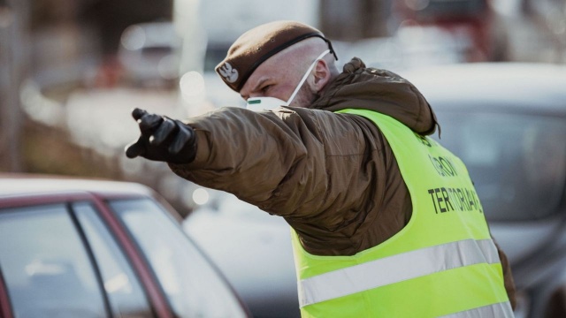 Sto tysięcy sztuk środków ochrony osobistej trafi do szpitali z oddziałami zakaźnymi i pogotowia ratunkowego w naszym województwie.