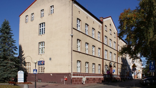 W Kołobrzegu zgasły światła między innymi przy Bazylice Mariackiej, molo, ratuszu i w parkach. Urzędnicy chcą w ten sposób zaoszczędzić na rachunkach za prąd.