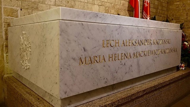 Pożegnanie w Pałacu Prezydenckim, czuwanie w Archikatedrze Warszawskiej i pogrzeb na Wawelu. 10 lat temu, 18 kwietnia tysiące ludzi towarzyszyło Parze Prezydenckiej w ostatniej drodze.