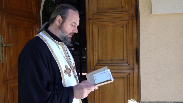 Prawosławni i wierni innych obrządków wschodnich obchodzą dziś Wielką Sobotę. Wierzący w tym czasie odwiedzają symboliczne groby pańskie i święcą pokarmy. Tak jest również w Szczecinie.