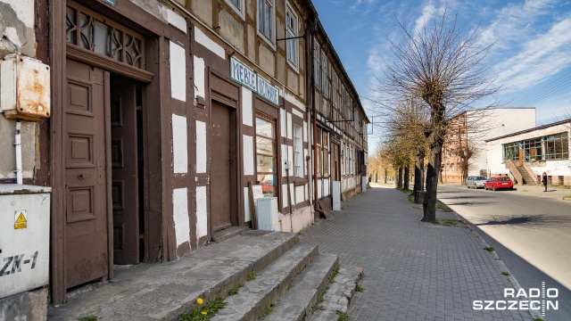 Ten stan w którym tkwimy od ponad miesiąca każdego dnia coś nam zabiera. Ale kiedy jedziemy do takiej Widuchowej, czy Krzywina mamy wrażenie, że jakby zabierał mniej niż miastowym.