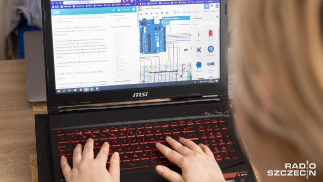 25 laptopów trafi do trzebiatowskich uczniów. Sprzęt posłuży im do zdalnej nauki.