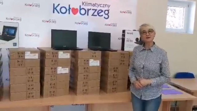 Sprzęt pomoże dzieciom w nauce zdalnej. Komputery kupiły władze miasta, kosztowały 100 tysięcy złotych.