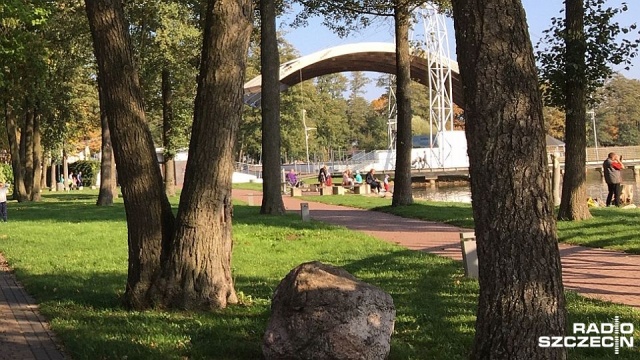 Promenada nad jeziorem Miedwie ponownie otwarta dla turystów. O jej zamknięciu zadecydowała wójt gminy Kobylanka miesiąc temu.