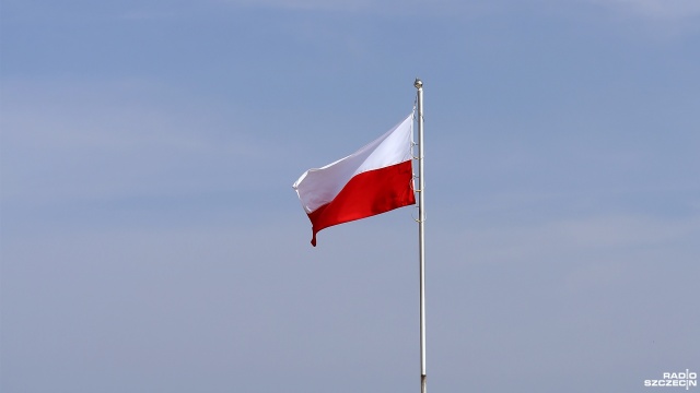 Polacy na Litwie zachęcani są w tym roku, aby 2 maja wywieszać polskie flagi. Ma to pokazać przywiązanie do narodu polskiego oraz uczcić ten wyjątkowy dzień i święto państwowe.