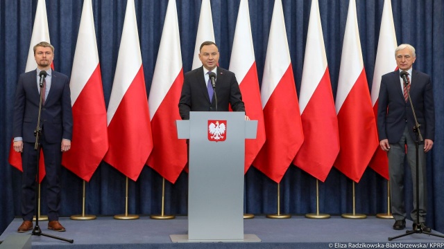 Prezydent Andrzej Duda poinformował, że w najbliższych dniach rozpocznie się budowa gazociągu Baltic Pipe. Prezydent zwrócił uwagę, że gazociąg Baltic Pipe jest milowym krokiem na drodze do pełnej dywersyfikacji dostaw gazu do Polski i uniezależnienia Polski od gazu z Rosji.