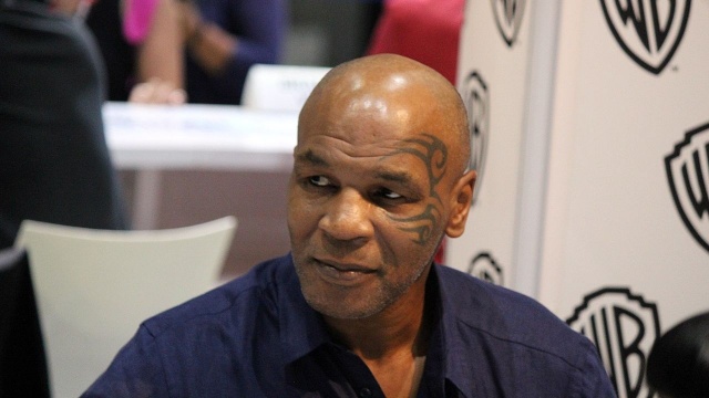Mike Tyson, jeden z najlepszych bokserów w historii, ma siłę i szybkość jak zawodnicy dwudziestoparoletni - komentuje dyspozycję Amerykanina jego obecny trener.