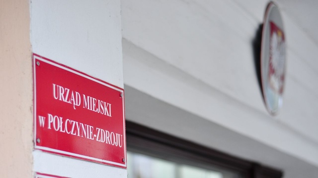 Ci, którzy ucierpieli w związku z pandemią, do 30 września mogą przesunąć terminy płatności rat podatku od nieruchomości, które przypadają na maj i czerwiec. Właśnie weszła w życie uchwała Rady Miejskiej w Połczynie-Zdroju w tej sprawie.