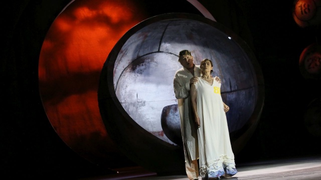 Streaming opery Guru Laurenta Petitgirarda, której światowa prapremiera odbyła się w Operze na Zamku w Szczecinie we wrześniu 2018 roku dostępna jest już na platformie vod.teatrwielki.pl.