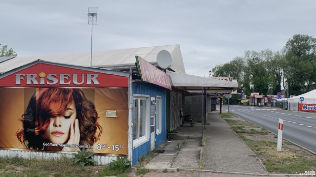 Osinów Dolny na co dzień tętniący życiem i gwarem niemieckojęzycznych klientów, teraz jest pusty i cichy.