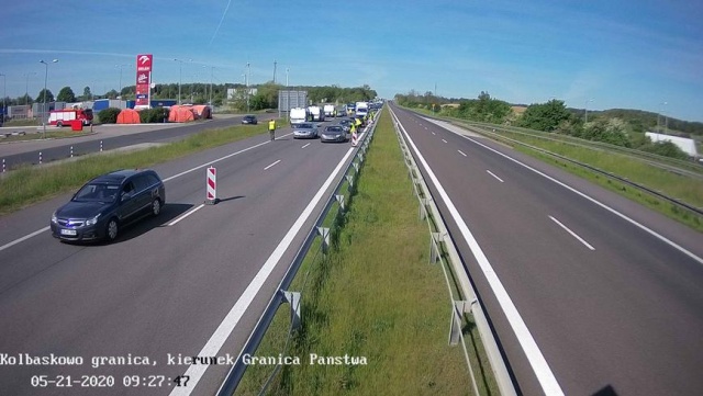 Już ponad 10 kilometrów ma korek na przejściu granicznym w Kołbaskowie. Tak jest na trasie w stronę Szczecina.